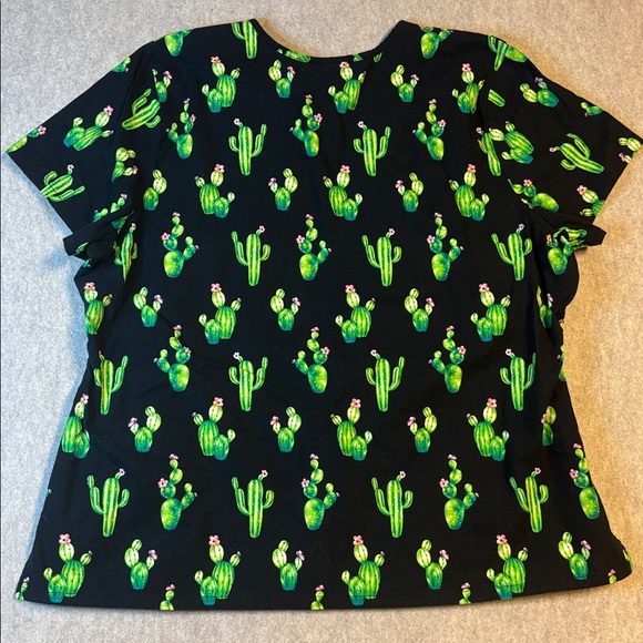 ScrubStar Scrub Top Womens 3XL Black Green Cactus Print (5) - Picture 5 of 5